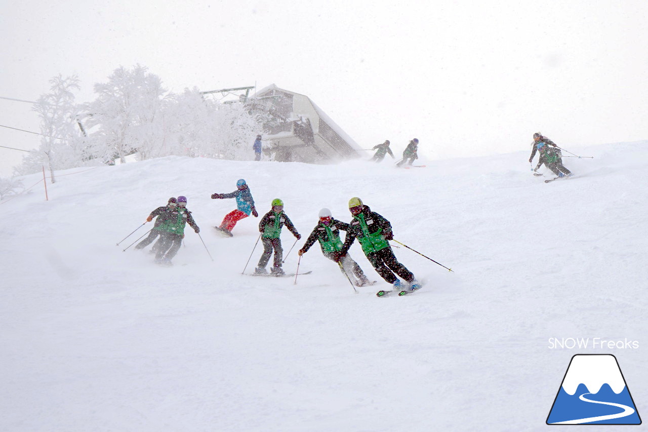 2019年初滑りは、三浦雄一郎＆スノードルフィンスキースクールの皆さんによる『一筆書きトレイン滑走』で滑り初め！＠サッポロテイネ